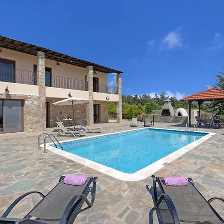 Villa Sleeps 9 With Pool Air Con And Wifi