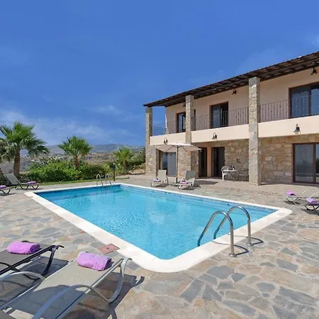 Sleeps 9 With Pool Air Con And Wifi Kissonerga