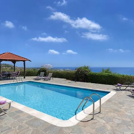 Villa Sleeps 9 With Pool Air Con And Wifi Kissonerga