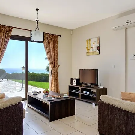 Sleeps 9 With Pool Air Con And Wifi Villa Kissonerga