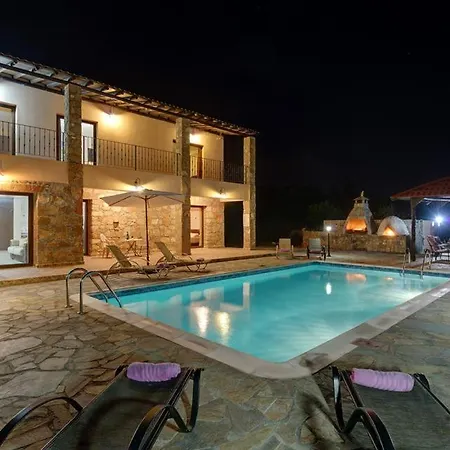 Sleeps 9 With Pool Air Con And Wifi Villa Kissonerga