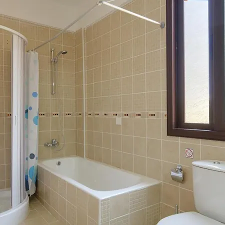 Sleeps 9 With Pool Air Con And Wifi *