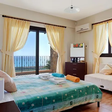 Sleeps 9 With Pool Air Con And Wifi
